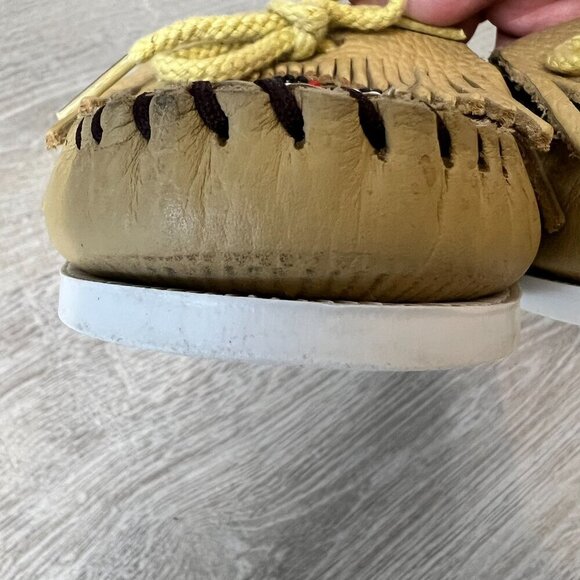 Minnetonka Moccasins Womens Size 7 Beige Beaded Thunderbirds Bow Flats Natural - Picture 5 of 14